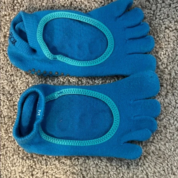 Toesox Women's Toe Socks Trio - Fuchsia, Black, Aqua - Picture 6 of 8